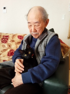 )片穂の子猫の中で一番のおちびさんだった『鈴』は、お祖父ちゃん子になりました。