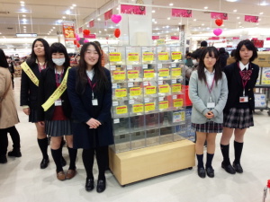 年生はこの春それぞれのスタートを切ります。制服姿で『黄色いレシートキャンペーン』に参加！